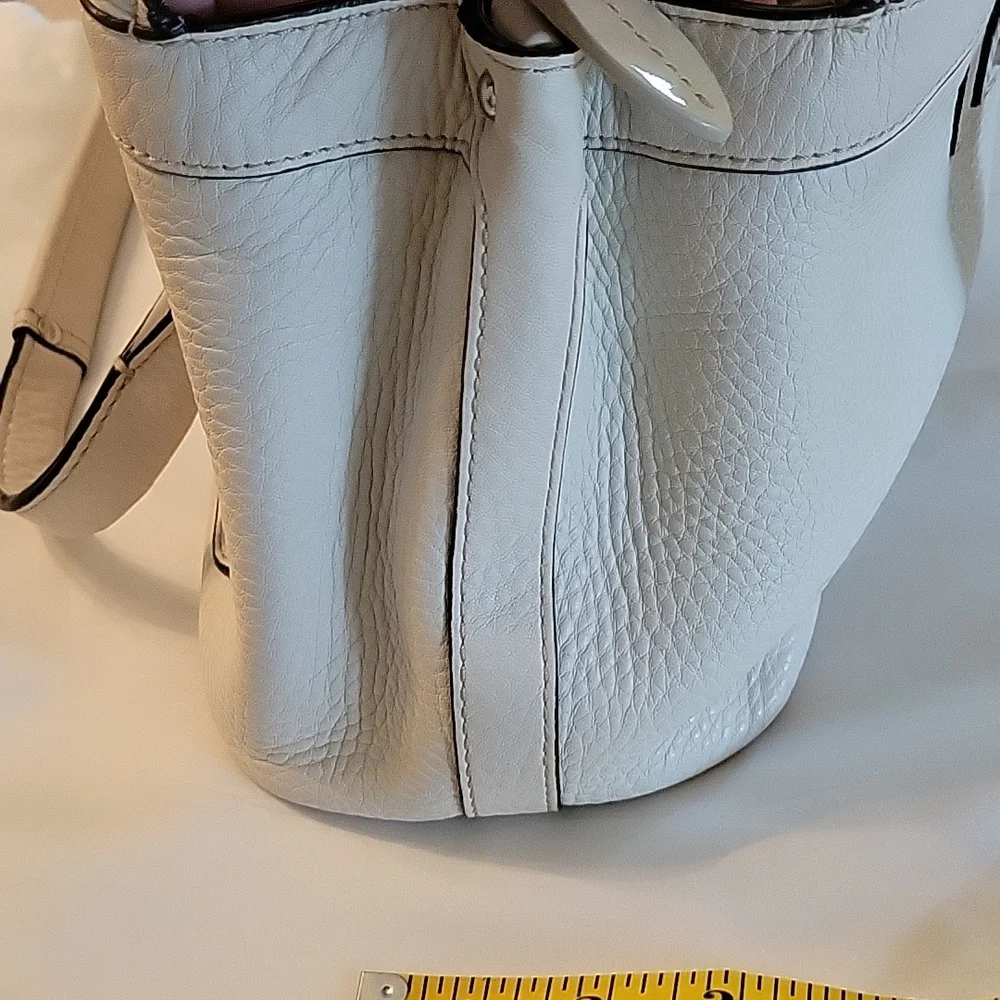 Authentic Coach handbag - Picture 8 of 14